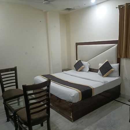 Hotel Ringer New Delhi Exteriör bild