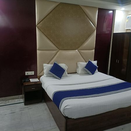 Hotel Ringer New Delhi Exteriör bild